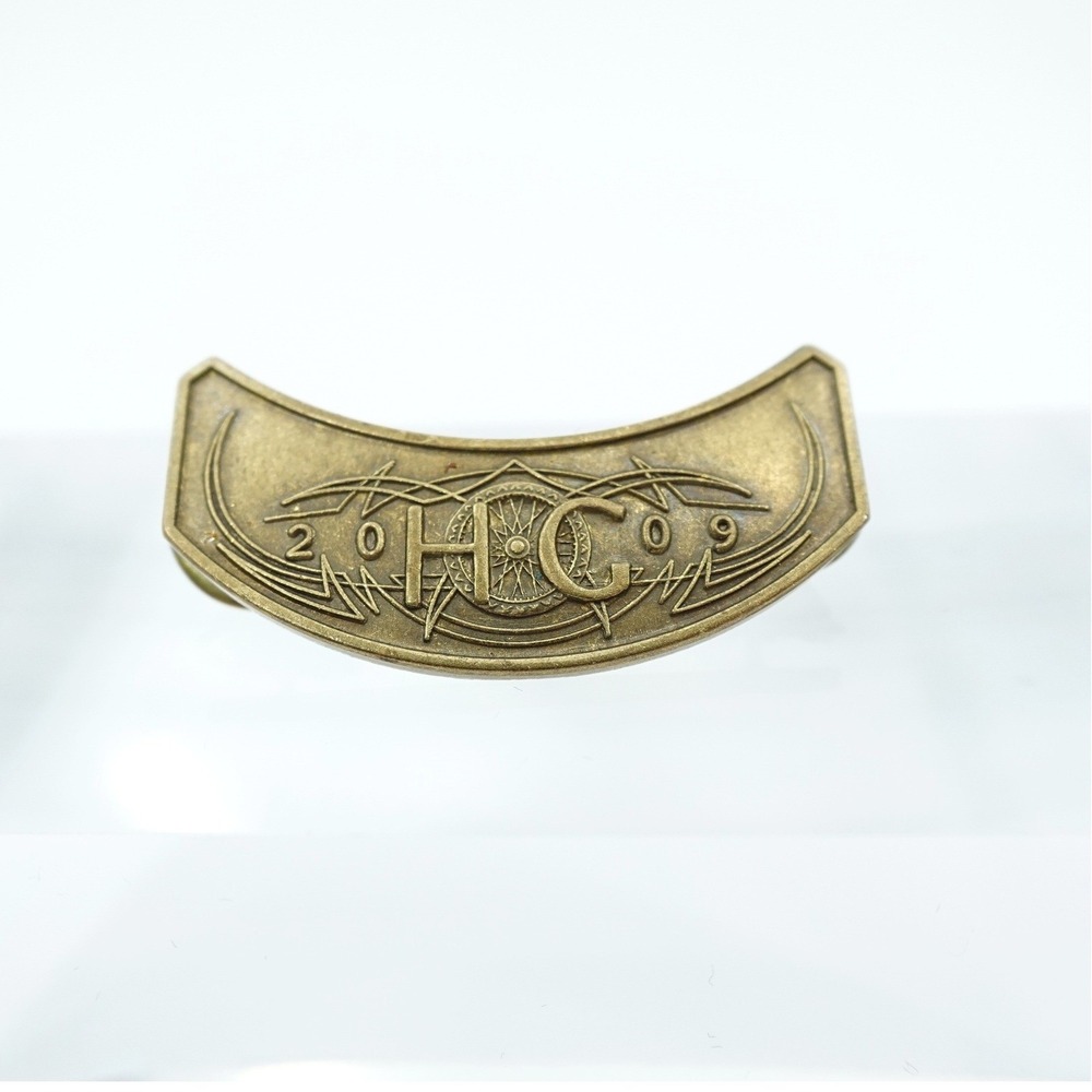 Harley Davidson HOG 2009 Commemorative Lapel Pin Gold Tone Curved Wing Biker‎